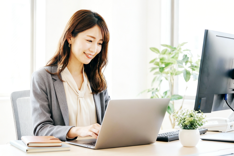 AIで効率化された働き方のイメージ